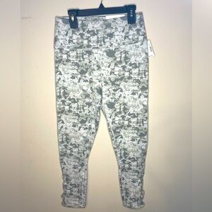 MAURICES Luxe High Rise Capri Legging Size Small NWT Gray/floral/camo print